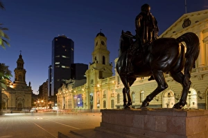 Images Dated 13th March 2008: Close-up of the equestrian statue of Pedro de Valdivia in front of the Museo Historico Nacional in Plaza de Armas