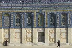 Close-up of the tiled facade of the Dome of the Rock