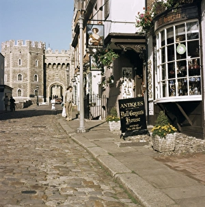 Berkshire Prints: Cobbled street with view of castle, Windsor, Berkshire, England, United Kingdom, Europe
