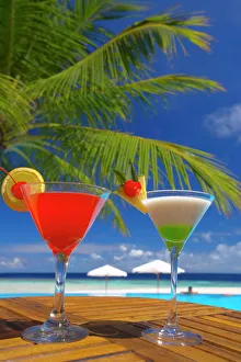 Images Dated 20th May 2007: Cocktails by the pool