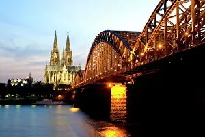 Images Dated 17th January 2000: Cologne cathedral and Hohenzollern bridge at night