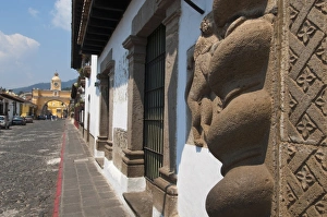 Images Dated 25th March 2009: Colonial buildings and Santa Catalina Arch, UNESCO World Heritage Site