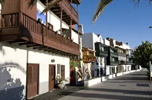 Images Dated 6th January 2009: Colonial houses in the old town of Santa Cruz de la Palma, La Palma, Canary Islands