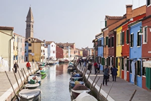 Colored houses on the island of Burano, Venice, Veneto, Italy, Europe