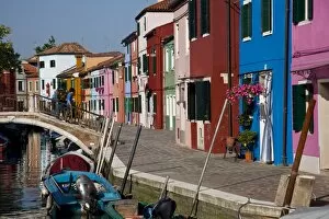Images Dated 7th May 2009: Colorful buildings at Burano Island, Venice Lagoon, Venice, UNESCO World Heritage Site