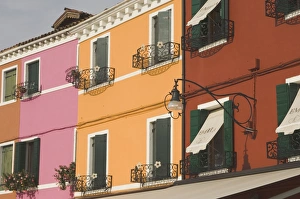 Veneto Prints: Coloured house fronts with windowboxes