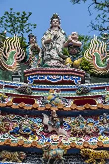 Images Dated 12th April 2011: Colourful ornamented roof, Guandu Temple, Guandu, Taipeh, Taiwan, Asia