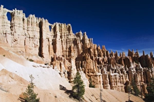 Rock Cliff Prints: Colourful pinnacles and hoodoos on the Peekaboo Trail
