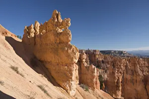 Traditionally American Gallery: Colourful rock formation in the Queens Garden beside the Navajo Loop Trail