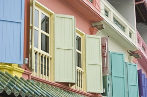 Images Dated 14th January 2000: Colourful shutters