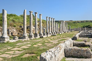 Columned street leading to the Nymphaeum (Fountain), Perge, Antalya, Anatolia, Turkey, Asia Minor, Eurasia