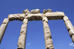 Images Dated 27th July 2009: Columns, Baalbek Temple complex, UNESCO World Heritage Site, Bekka Valley