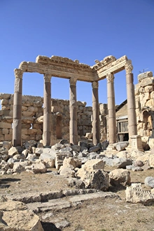 Images Dated 24th May 2006: Columns, Baalbek Temple complex, UNESCO World Heritage Site, Bekka Valley