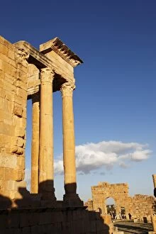 Images Dated 19th October 2010: Columns of the Capitol and Arch of Antoninus Pius in the Forum at the Roman ruins of Sbeitla