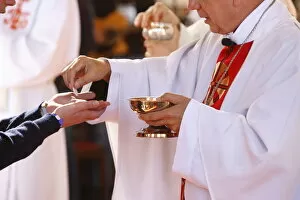 Images Dated 18th July 2008: Communion during Mass, World Youth Day, Sydney, New South Wales, Australia, Pacific