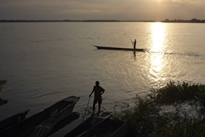 Images Dated 6th December 2008: The Congo river at Yangambi, Democratic Republic of Congo, Africa