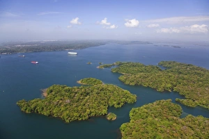 Images Dated 4th March 2008: Container ships on Gatun Lake heading for Gatun Locks, Panama Canal, Panama