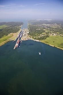 Images Dated 4th March 2008: Container ships in Gatun Locks, Panama Canal, Panama, Central America