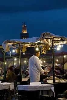 Images Dated 18th November 2009: Cook selling food from his stall in the Djemaa el Fna, Place Jemaa El Fna (Djemaa El Fna)