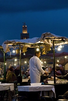 Images Dated 18th November 2009: Cook selling food from his stall in the Djemaa el Fna, Place Jemaa El Fna (Djemaa El Fna)