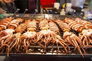 Images Dated 11th April 2011: Cooked squid, Shilin Night Market, Taipei, Taiwan, Asia