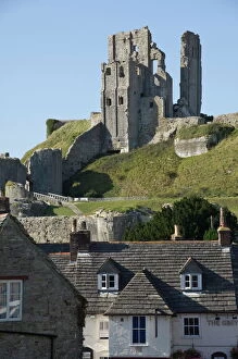 Images Dated 10th September 2009: Corfe Castle, built under the instructions of William the Conquerer, Dorset