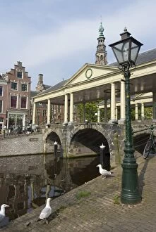 Images Dated 16th April 2009: The Corn Bridge, Centre of the Old Town, Leiden, Netherlands, Europe