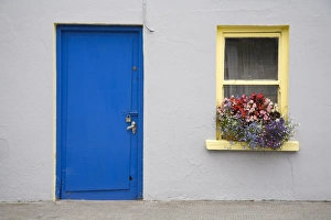 Images Dated 31st July 2006: Cottage in Clogheen village, County Tipperary, Munster, Republic of Ireland, Europe