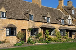 Cottage Prints: Cottages, High Street, Broadway, Worcestershire, The Cotswolds, England