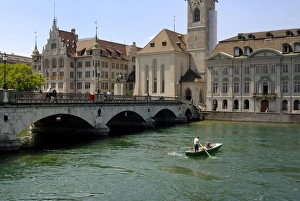Images Dated 21st January 2000: Couple in a boat next to the Munster bridge