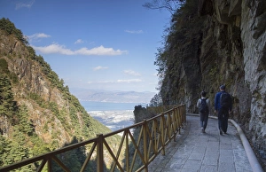 Chinese Ethnicity Prints: Couple hiking in Cang Mountains, Dali, Yunnan, China, Asia
