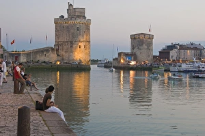 Couple sitting on the harbour-side at La Rochelle, Charente-Maritime, France, Europe Couple sitting on the harbour-side at La Rochelle, Charente-Maritime, France, Europe