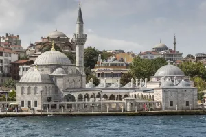 Ortakoy Prints: Couple walking past the Semsi Pasa Mosque
