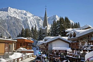 Images Dated 15th February 2009: Courchevel 1850 ski resort in the Three Valleys (Les Trois Vallees), Savoie