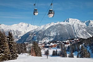 Images Dated 15th February 2009: Courchevel 1850 ski resort in the Three Valleys (Les Trois Vallees), Savoie