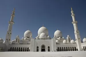 Courtyard, domes and minarets of the new Sheikh Zayed Bin Sultan Al Nahyan Mosque