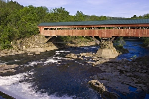 Covered Bridge Prints: Covered bridge, Taftsville, Vermont, New England, United States of America, North America