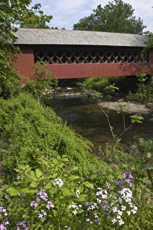 Images Dated 30th May 2005: Covered bridge, Vermont, New England, United States of America, North America