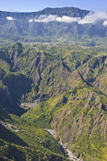 Images Dated 30th July 2007: The crater of Cilaos, La Reunion, Indian Ocean, Africa