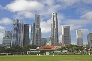 Images Dated 15th March 2009: Cricket on the Padang, Singapore, Southeast Asia, Asia