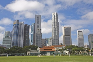 Images Dated 15th March 2009: Cricket on the Padang, Singapore, Southeast Asia, Asia