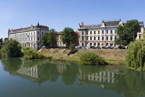 Images Dated 18th June 2009: Along the Crisul Repede River, Oradea, Romania, Europe