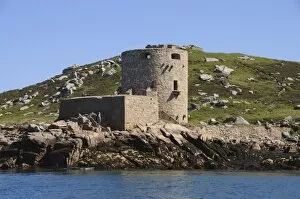 Images Dated 24th May 2009: Cromwells Castle, Tresco, Isles of Scilly, Cornwall, United Kingdom, Europe
