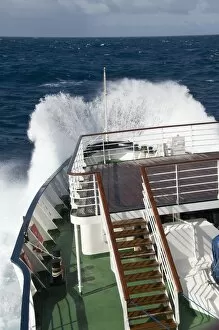 Images Dated 18th February 2009: Crossing the Drakes Passage heading south to the Antarctic on MS Andrea, South America
