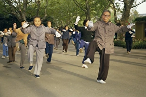 Chinese Ethnicity Prints: Crowd of people practicing Tai Chi, Shanghai, China, Asia