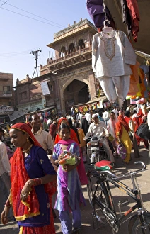 Jodhpur Prints: Crowded area at entrance gate to Sardar Bazaar