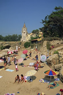 Cascais Prints: Crowded beach at Cascais