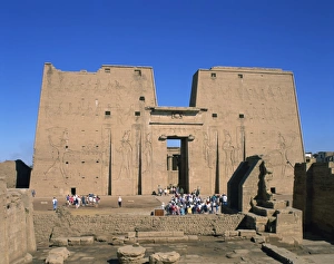 Crowds of tourists in front of the entrance pylon of the temple at Edfu
