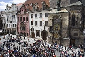 Images Dated 29th May 2007: Crowds of tourists in front of Town Hall Clock, Astronomical clock, Old Town Square