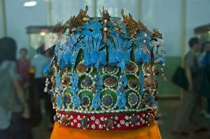 Images Dated 29th August 2010: Crown inside the Ming Tombs, UNESCO World Heritage Site, Bejing, China, Asia